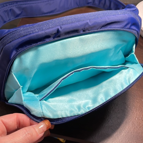 Travelon Anti Theft Slim Waist Pack - Picture 6 of 9